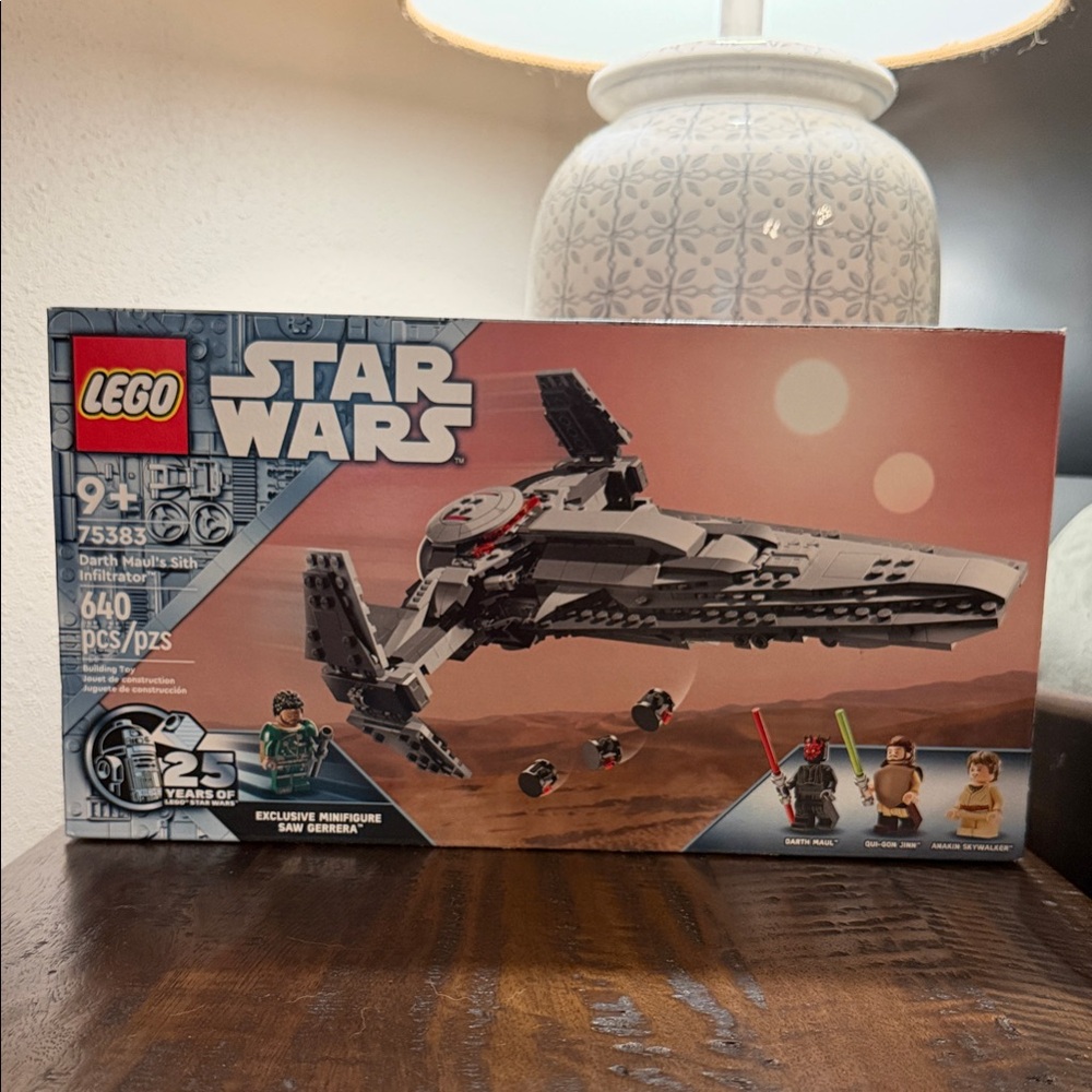 Sealed LEGO Star Wars Darth Maul's Sith Infiltrator Set - Black and Gray